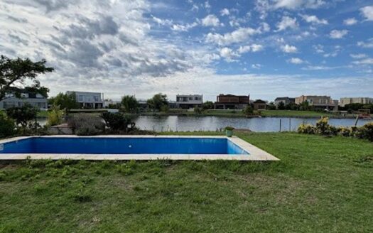 Casa en Venta El Cantón con Laguna
