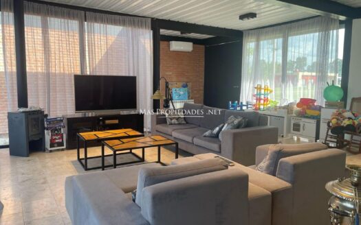 Venta casa con gran iluminación