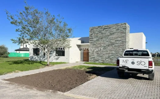 Oportunidad única casa con fondo a laguna