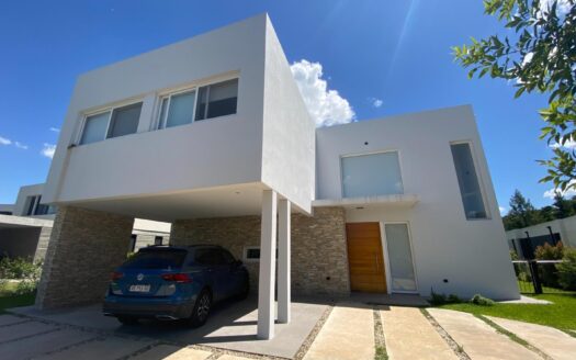 Espectacular casa sobre el golf