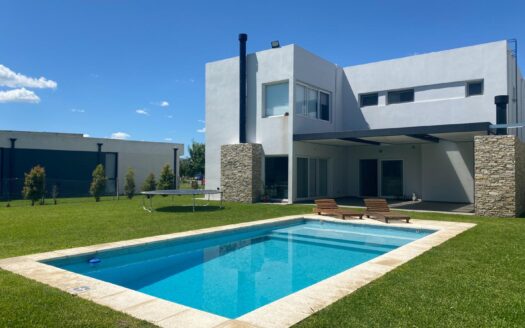 Espectacular casa sobre el golf