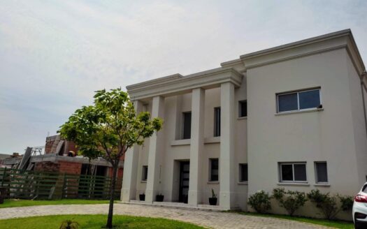 Hermosa casa de dos plantas