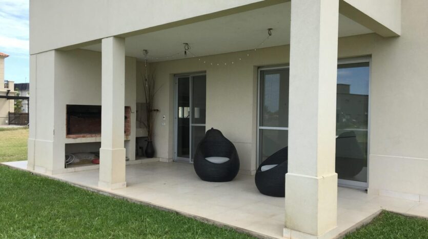 Hermosa casa de dos plantas