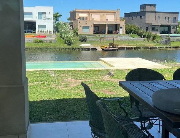 Hermosa casa de dos plantas