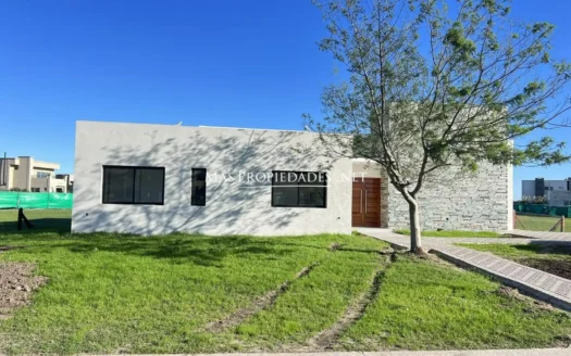 Oportunidad única casa con fondo a laguna